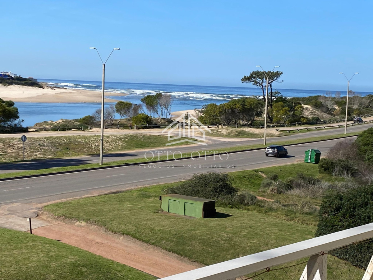 Apartamento de 2 habitaciones en la Brava, Punta del Este. imagen 3