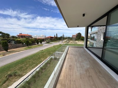 Apartamento de 2 dormitorios en venta en Playa Brava, Punta del Este