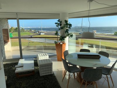 Apartamento en venta Playa Mansa 3 dormitorios