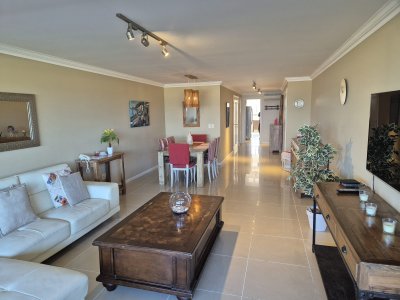 Apartamento en venta Playa Brava 3 dormitorios FRENTE AL MAR