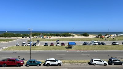 Apartamento en venta 2 dormitorios frente al mar en Punta del Este Playa Brava