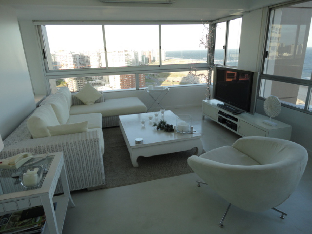 Apartamento en Peninsula de Punta del Este! 3 dormitorios! 