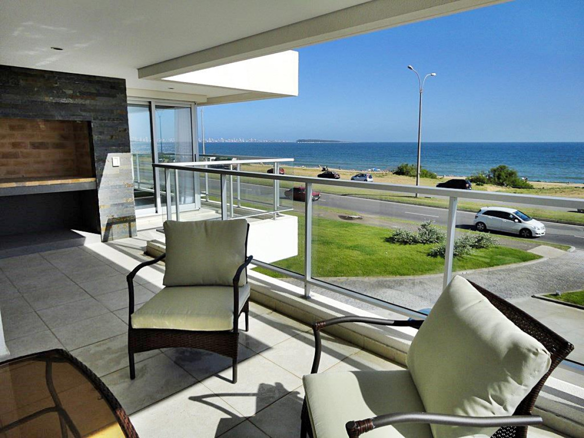 Punta del Este frente al mar. Semipiso