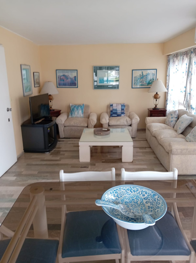 APARTAMENTO DE 3 DORMITORIOS EN ALQUILER ANUAL