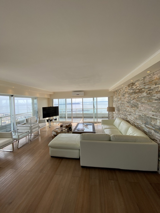 Espectacular Penthouse en Alquiler y venta Fte al puerto