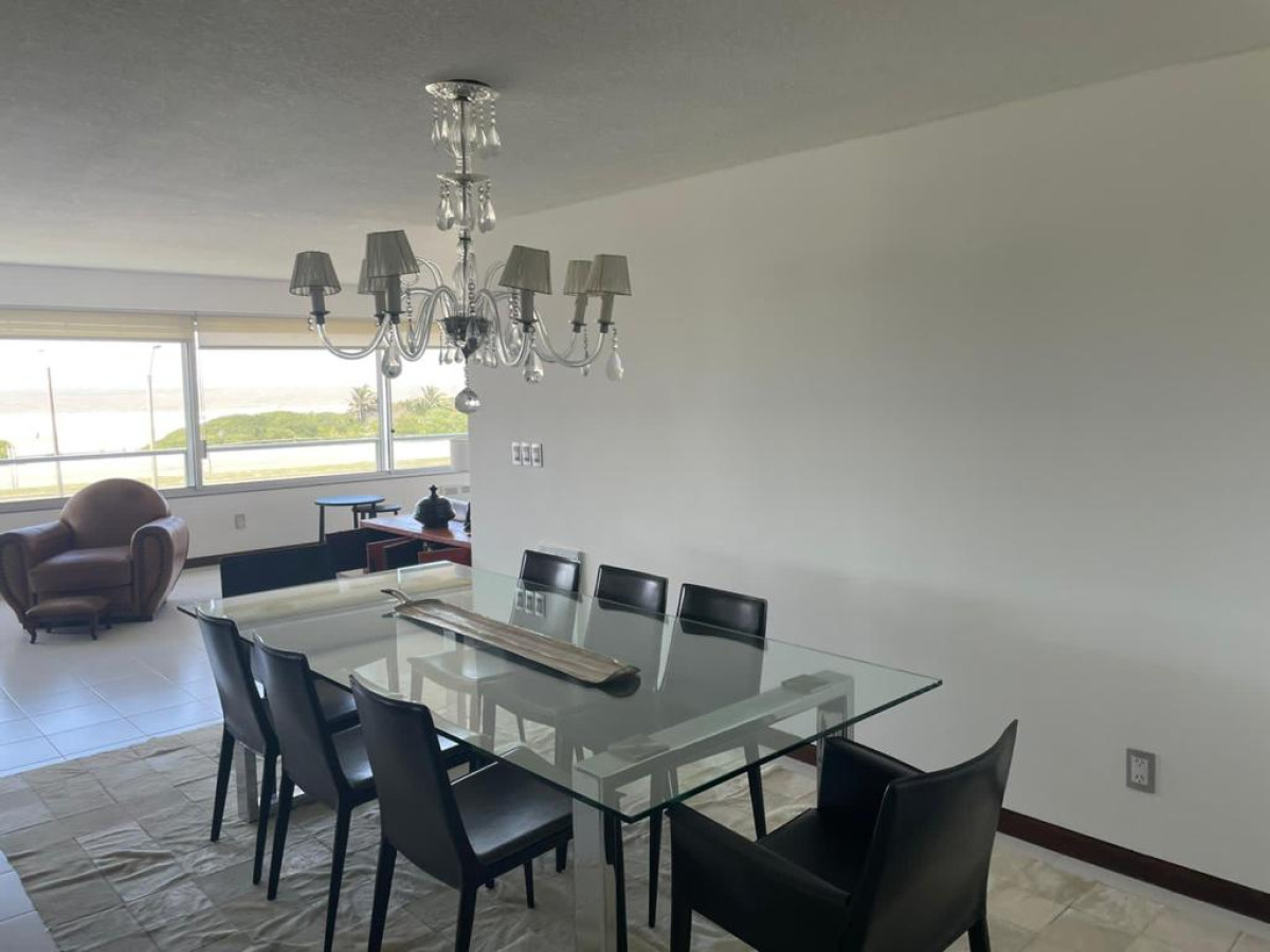 Apartamento en torre de categoría en venta y alquiler temporario.