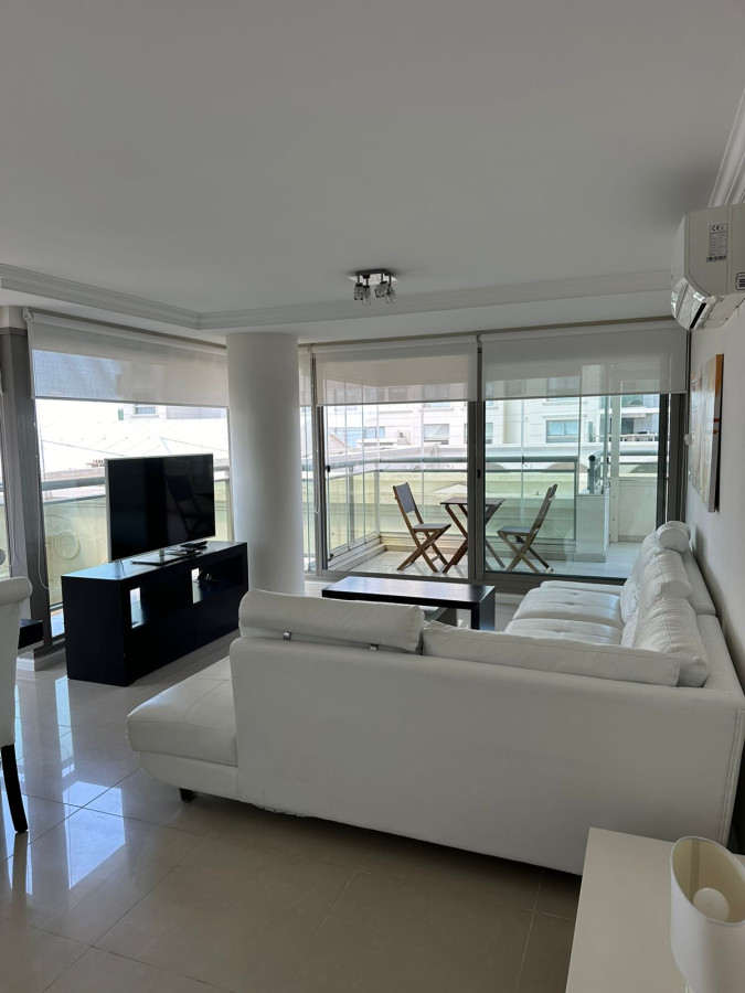 Apartamento en alquiler en Torre Imperiale III Punta del Este con 2 dormitorios en suite.