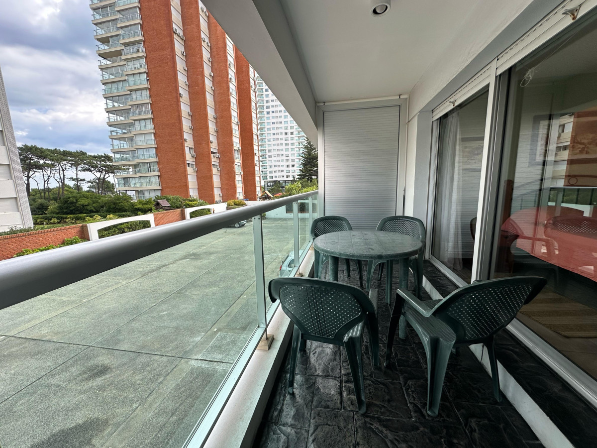 Venta apartamento un dormitorio punta del este Mansa edificio Palm Beach