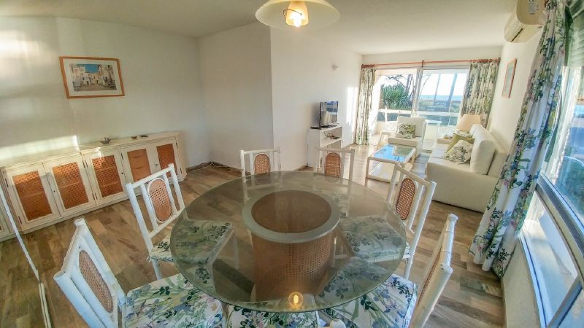 Apartamento en venta Playa Mansa 3 dormitorios