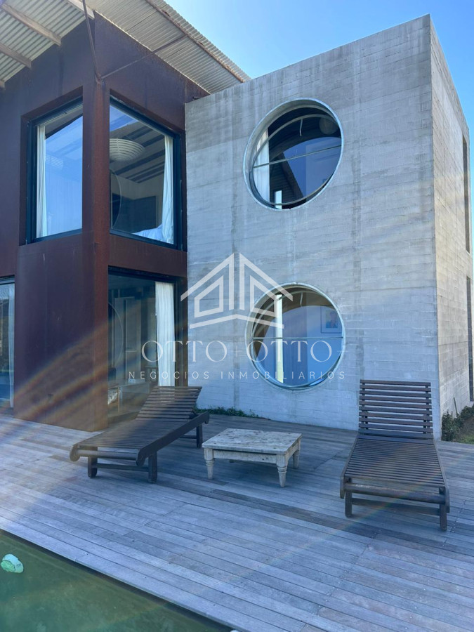 Increíble casa en Punta Piedras a metros del mar con 5 dormitorios imagen 3