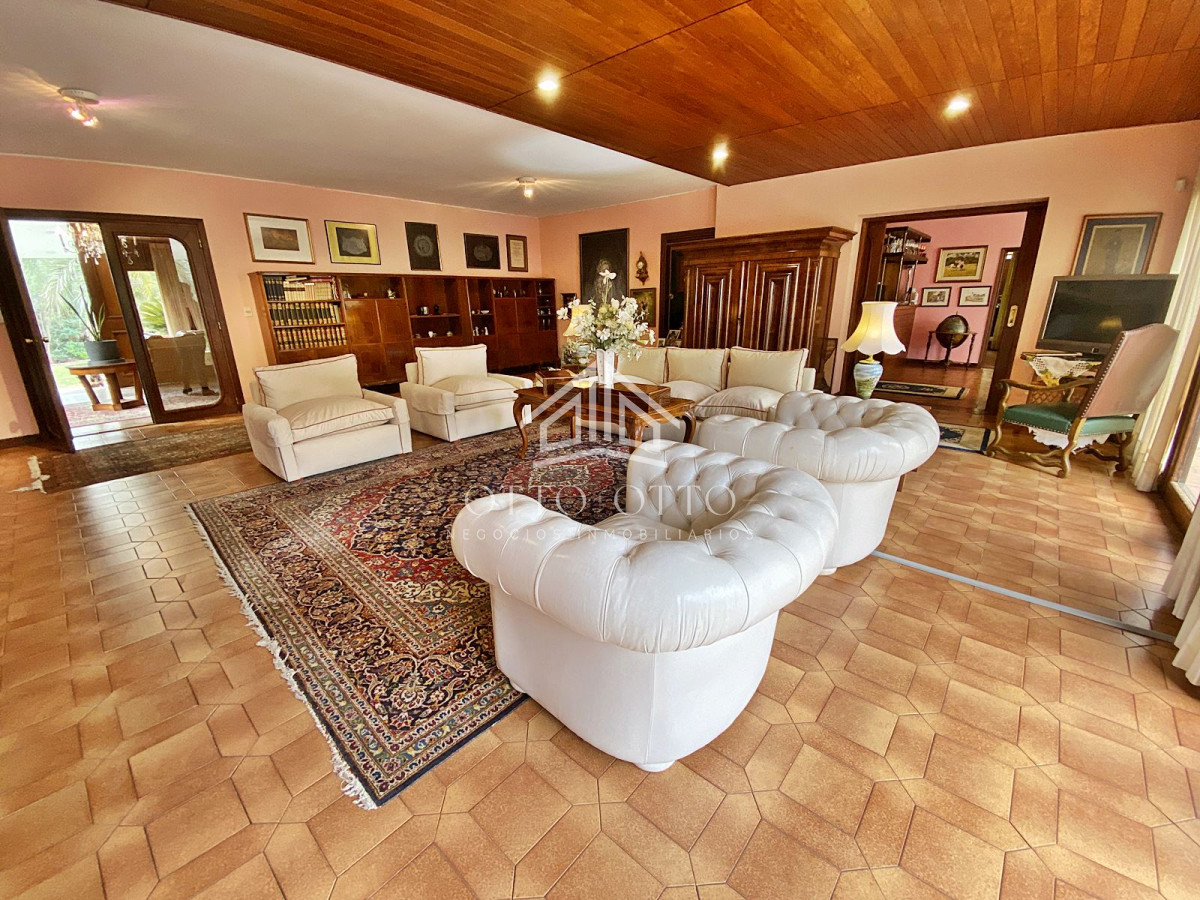 Magnifica residencia en Club del Lago