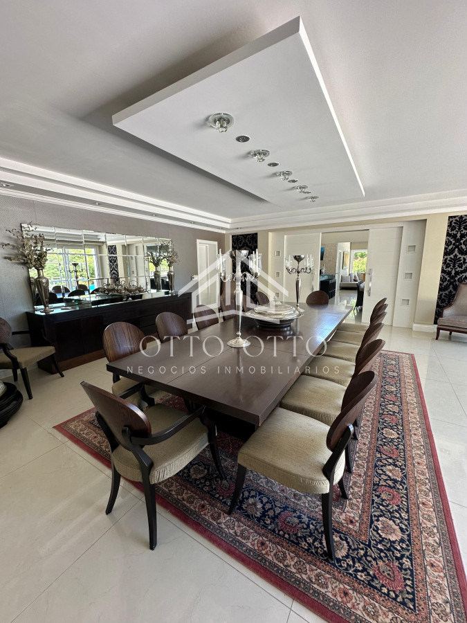 Hermosa Mansion en El Golf, Punta del Este