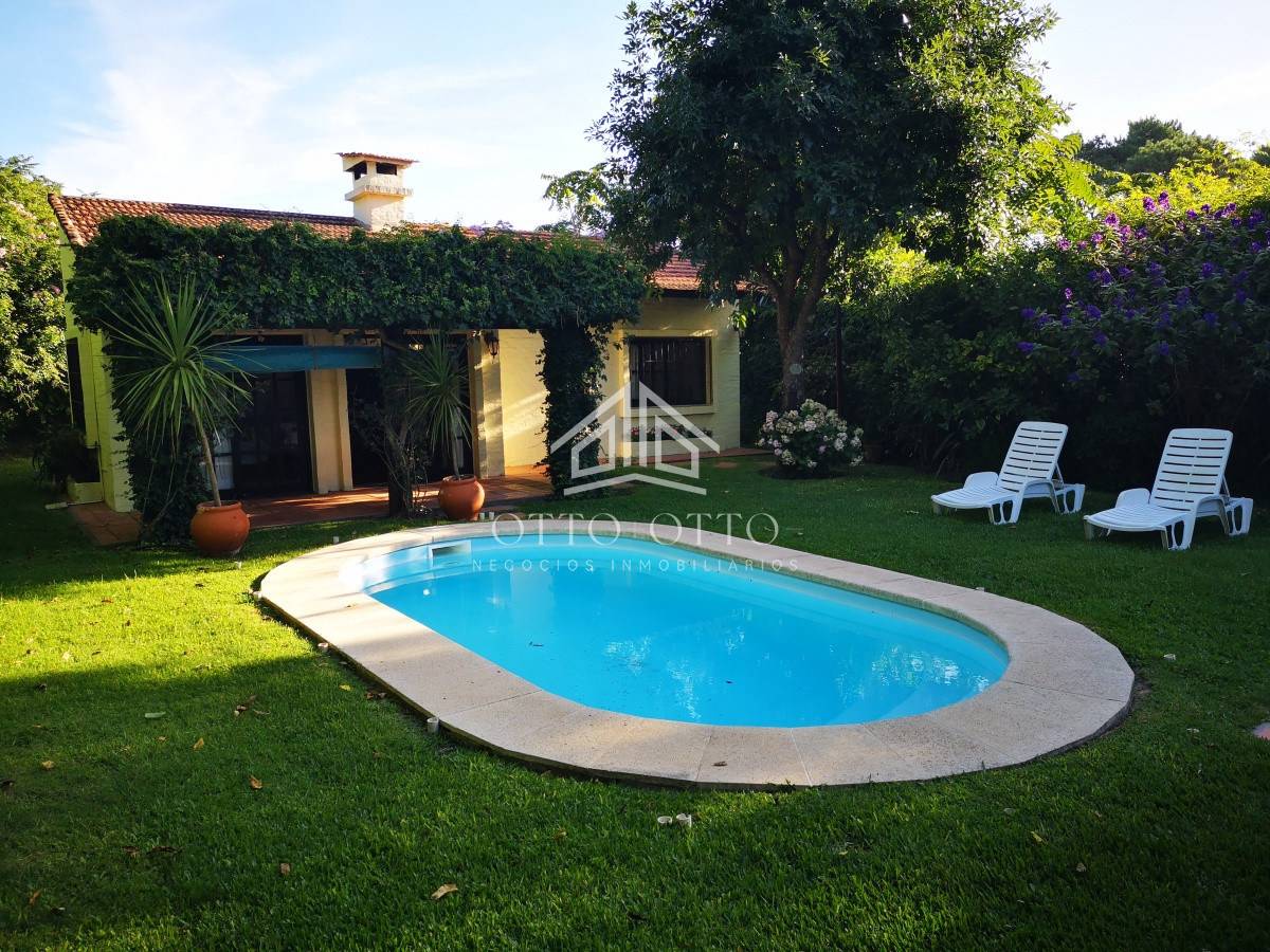 Venta casa cuatro dormitorios Punta del Este con piscina