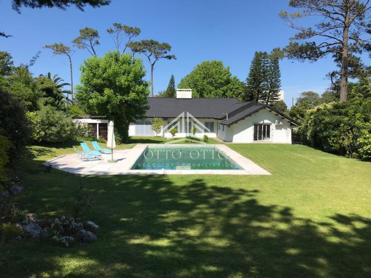 Casa en venta 6 dorm playa Mansa