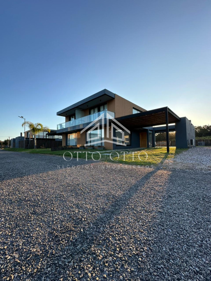 Venta casa tres dormitorios Punta ballena