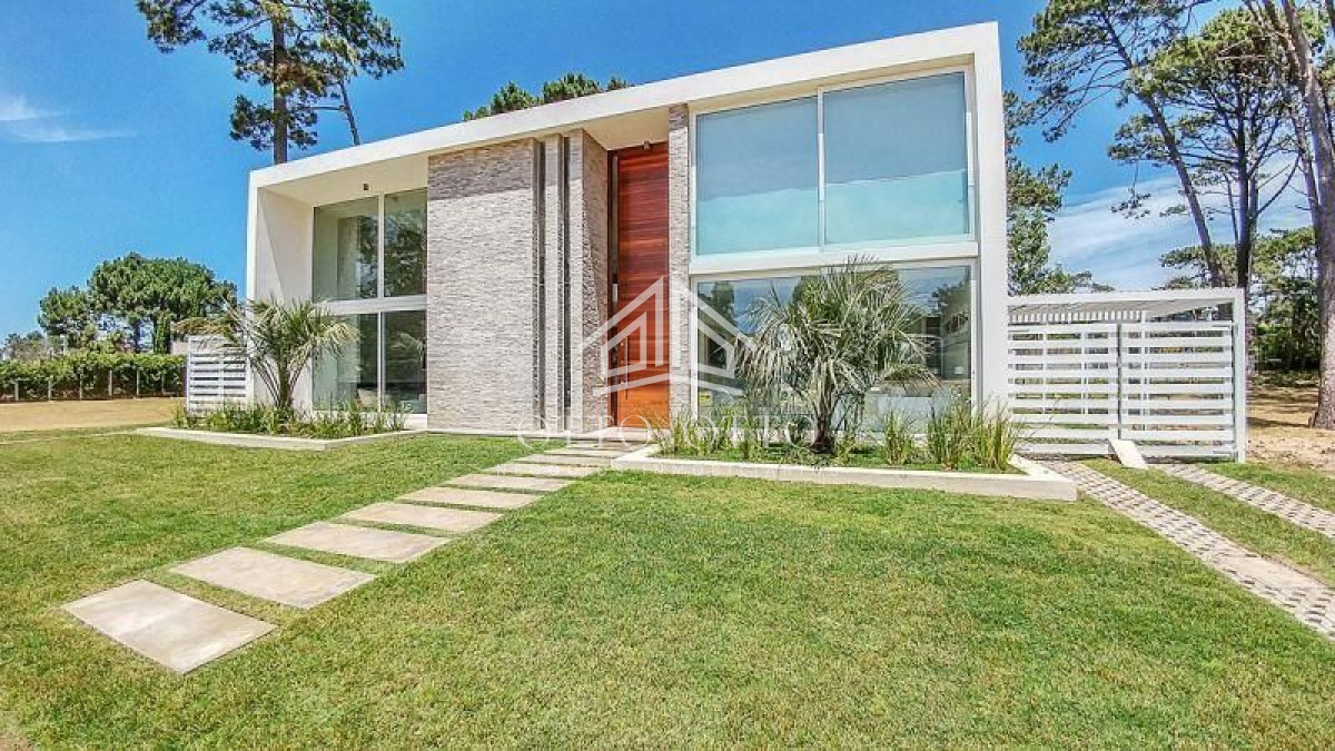 Casa en venta y alquiler temporario  5 dormitorios