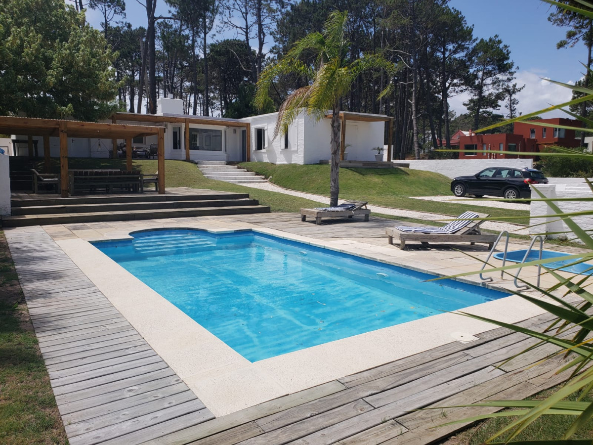 Casa en venta en Montoya 3Dorm, pileta, 300mts del Mar