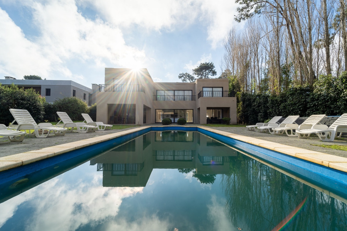 Casa en venta en Punta del Este, barrio Privado La Arbolada 