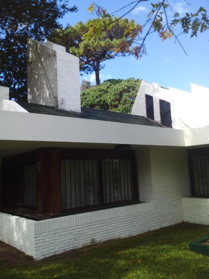 IMPONENTE CASA EN MANSA CON UBICACION PRIVILEGIADA