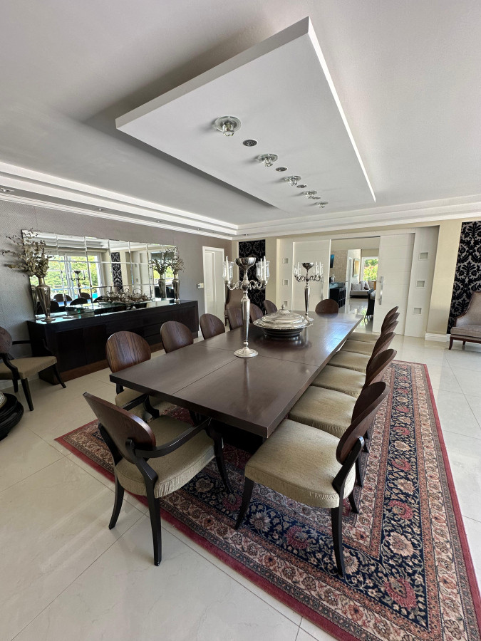Hermosa Mansion en El Golf, Punta del Este