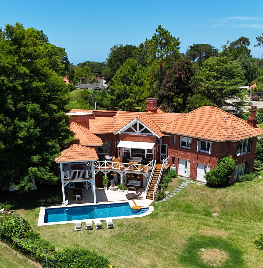 Espectacular Casa en El Golf Punta del Este 5 dormitorios en suite