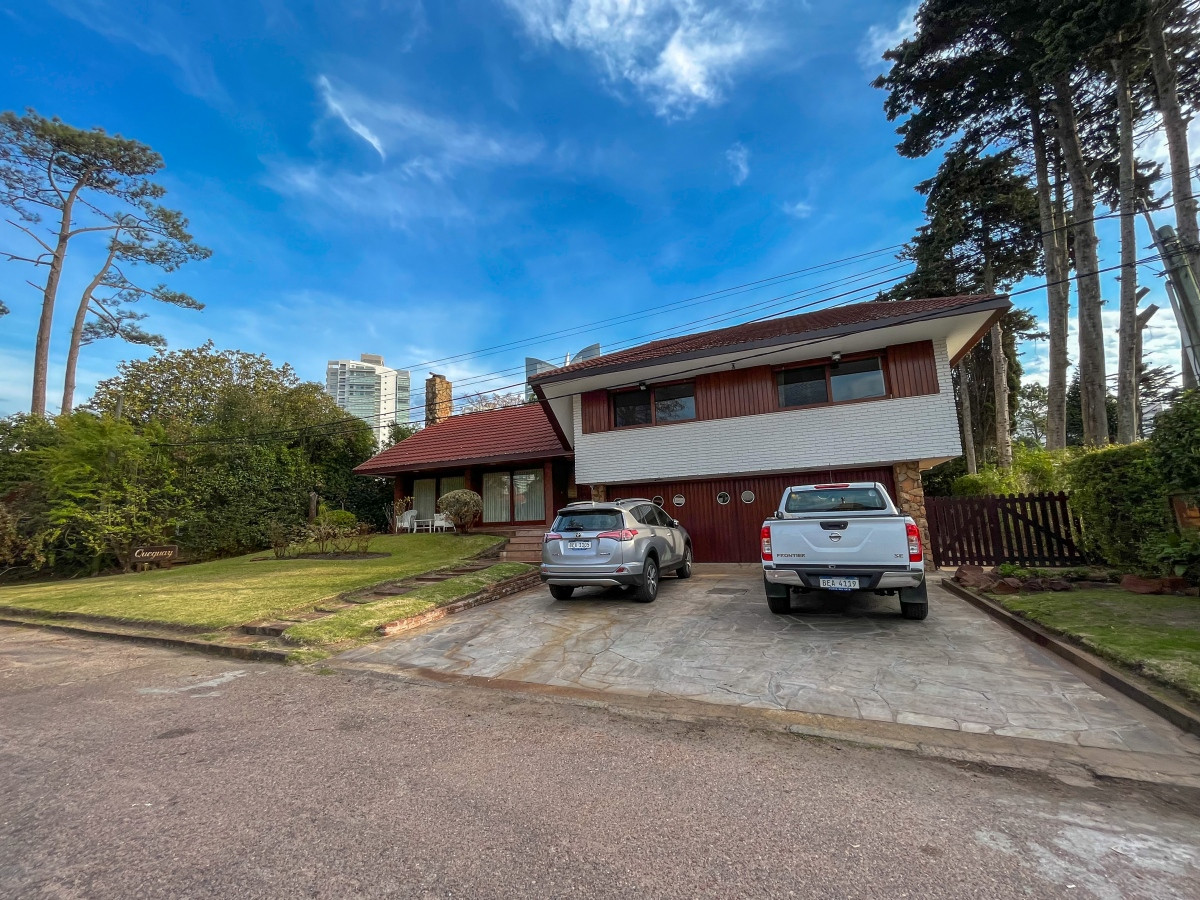Casa en venta en Playa Mansa Punta del Este 