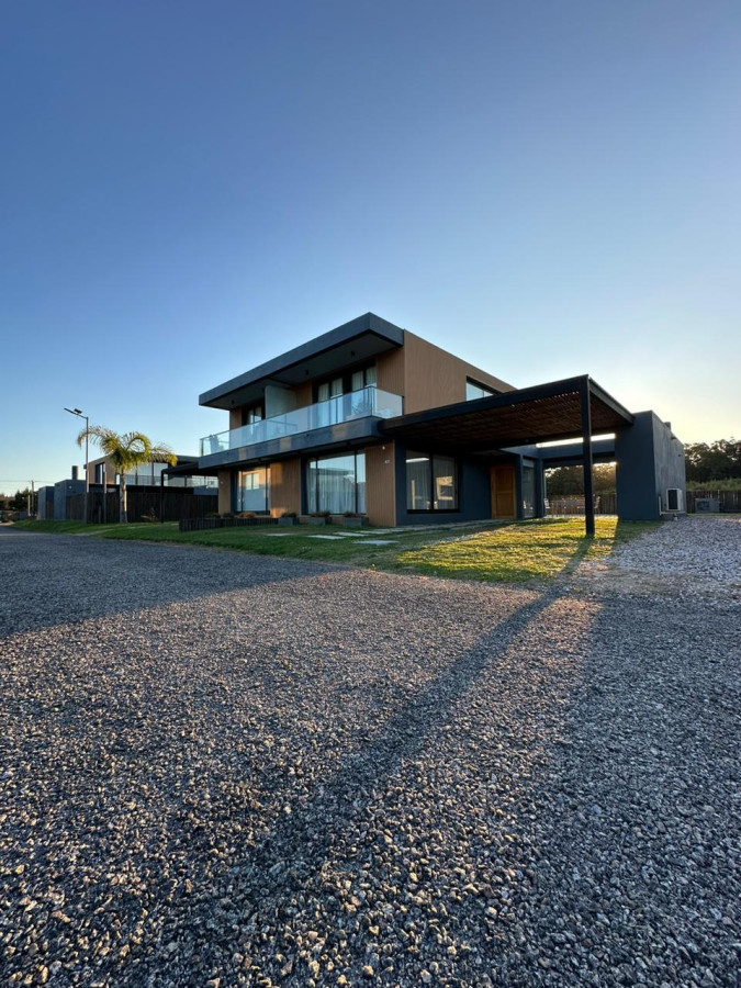 Venta casa tres dormitorios Punta ballena