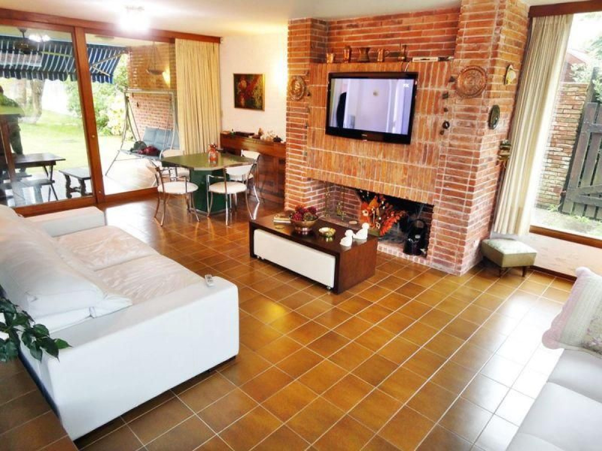 Casa en venta Playa Mansa 3 dormitorios