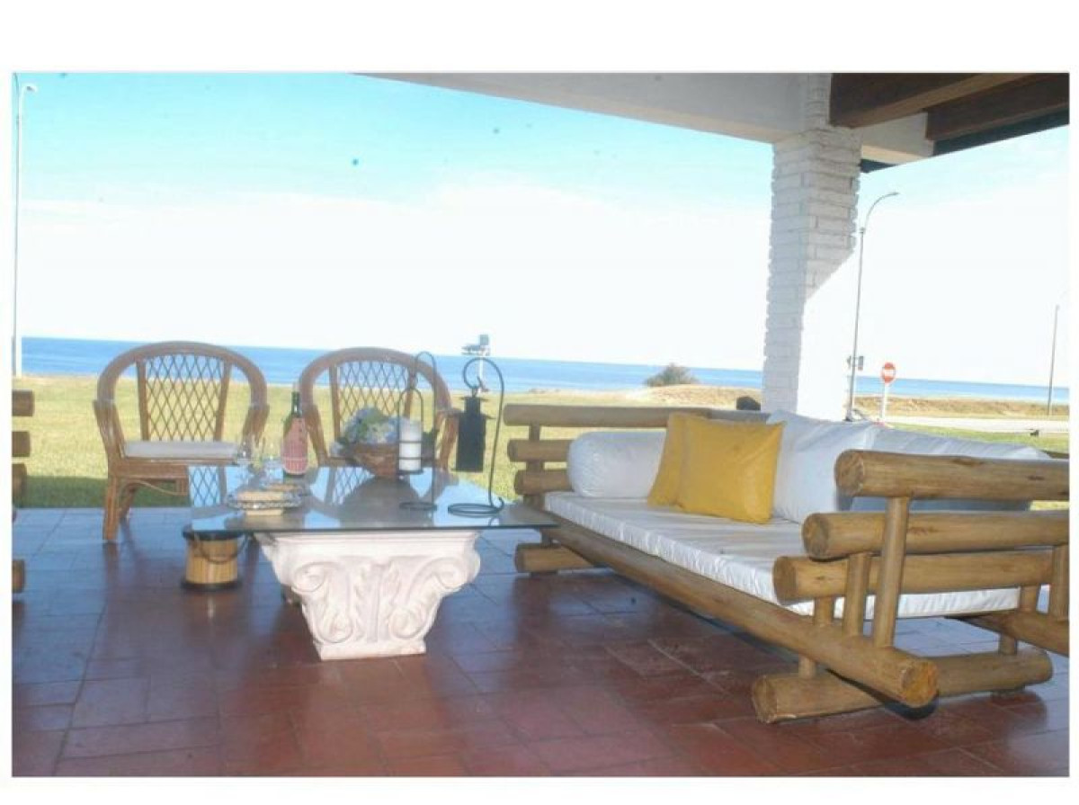 Casa en venta y alquiler temporario Playa Mansa 6 dormitorios