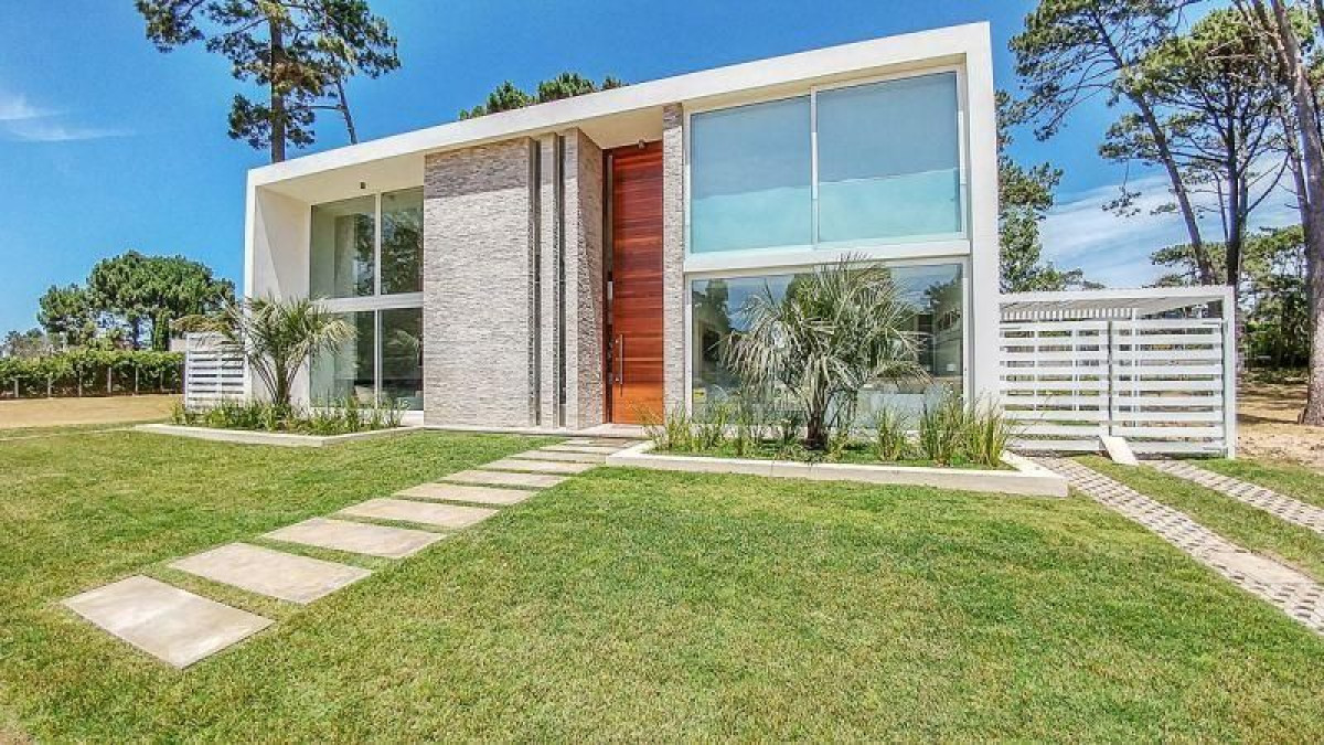 Casa en venta y alquiler temporario  5 dormitorios