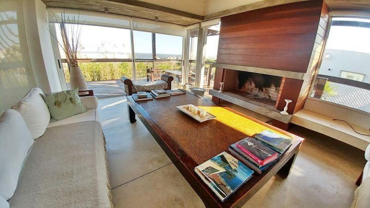 Hermosa casa en venta Punta Piedras  6 dormitorios!