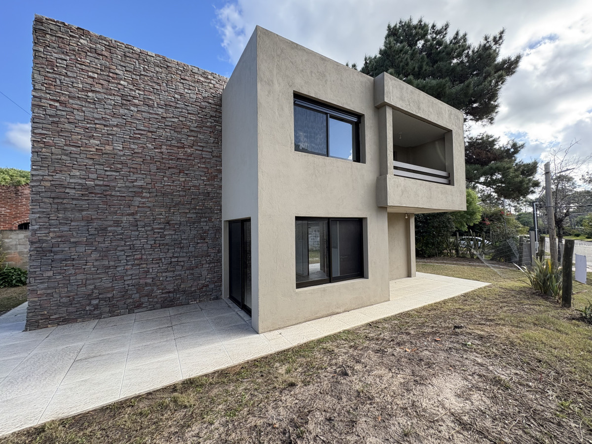 Imagen de Casa en Pinares, Punta del Este. 2 dormitorios, terreno de 300 m²