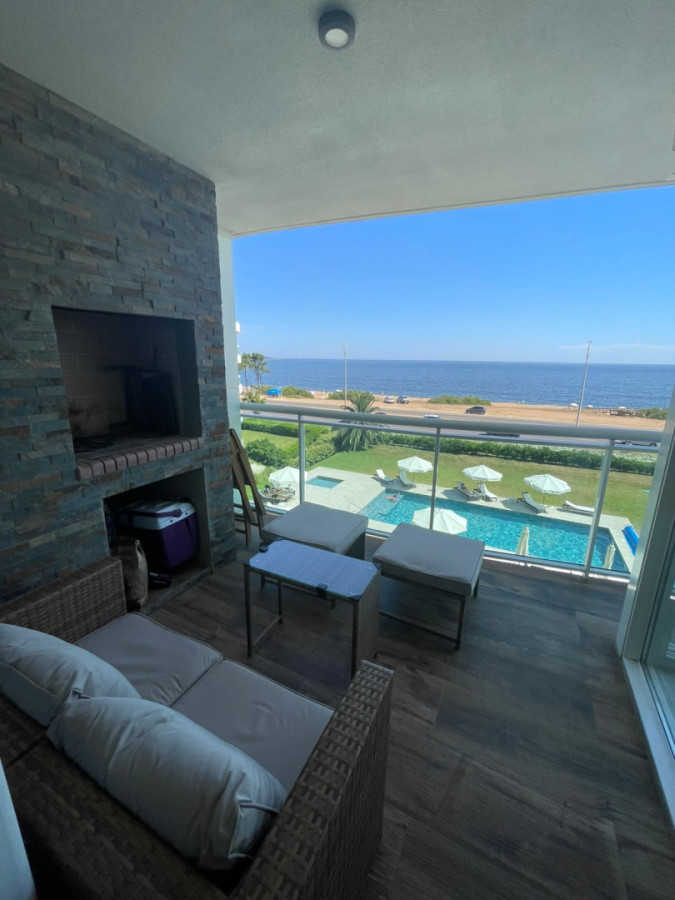 Apartamento en venta de 2 dormitorios frente al mar 