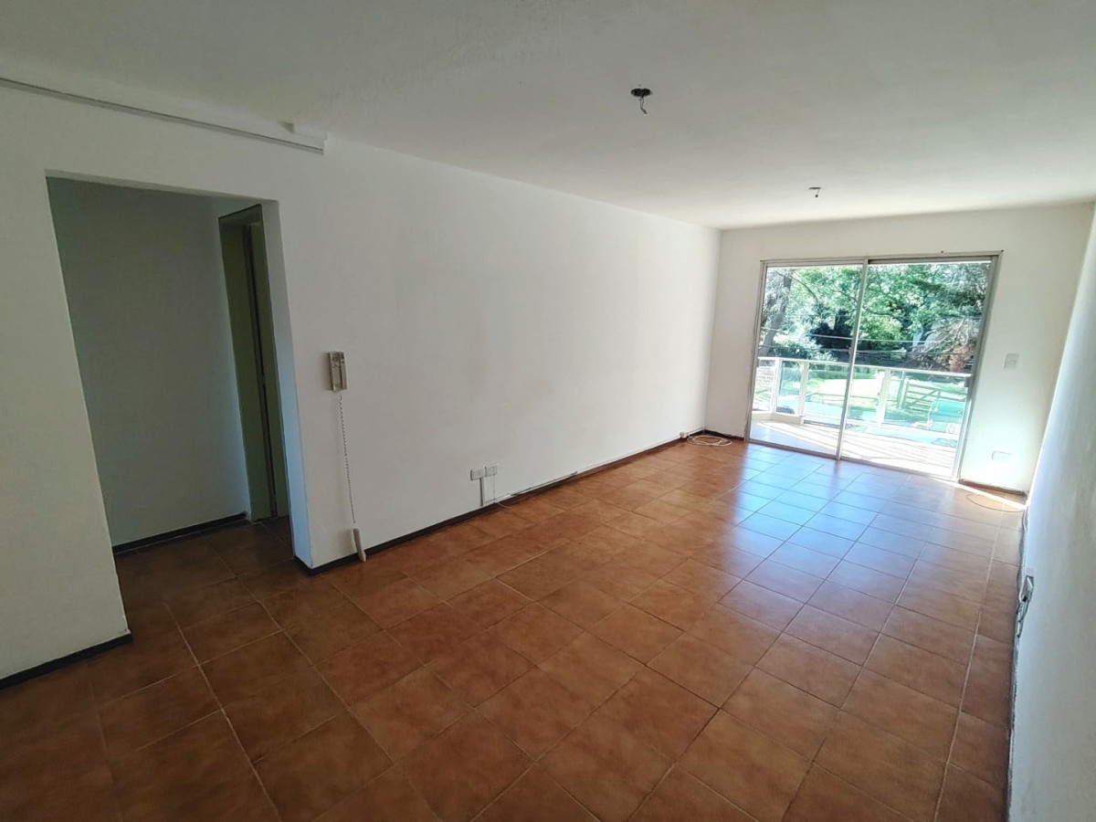 ¡Oportunidad! Amplio Apartamento de Tres Dormitorios 