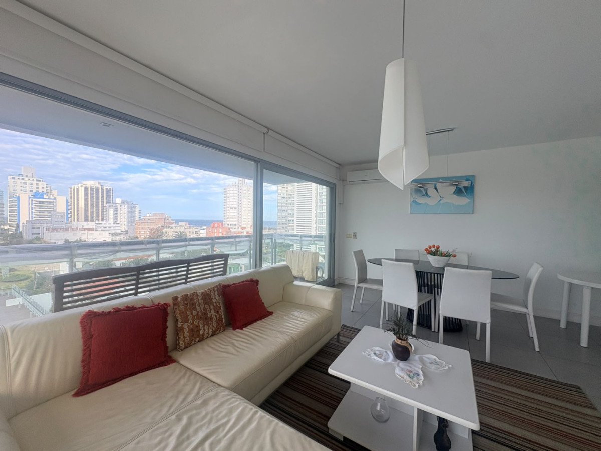 Apartamento en alquiler temporal de dos dormitorios a pasos de Playa Mansa 
