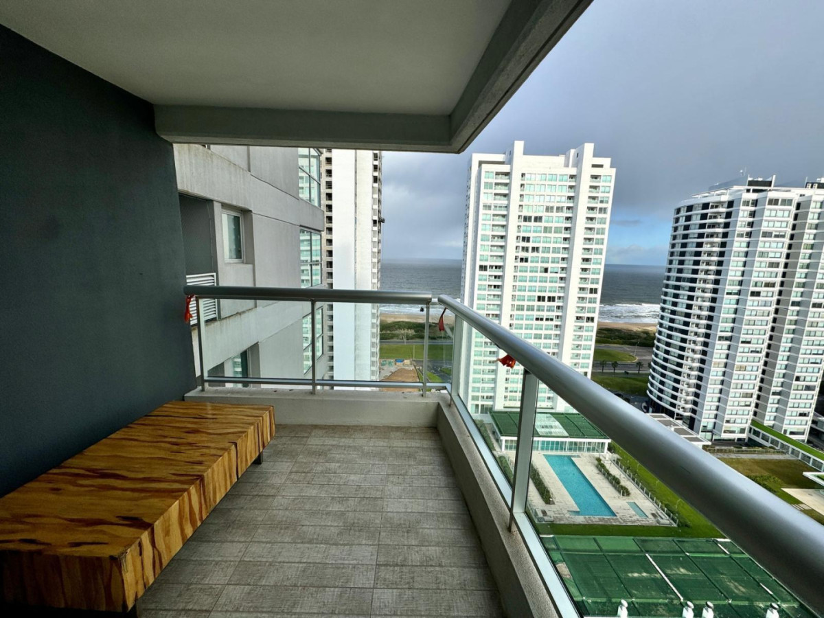 Apartamento en venta dos dormitorios mas servicios con balcón y garage