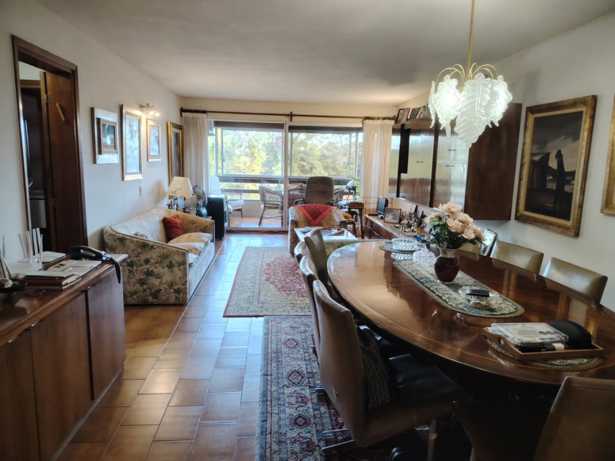 Amplio Apartamento Sobre Av Roosevelt 