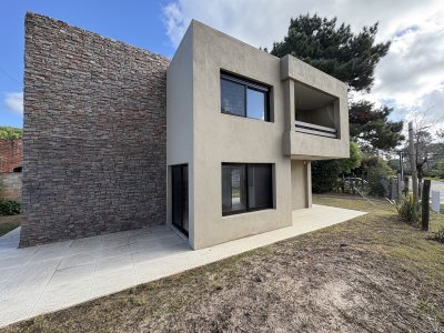Casa a estrenar de 2 dormitorios y medio en Pinares