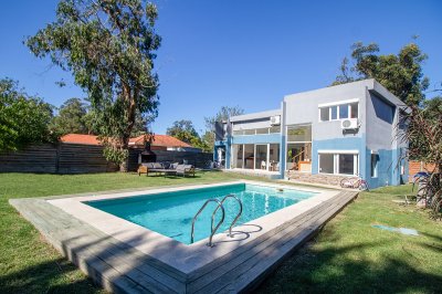Venta Casa de tres dormitorios piscina climatizada Zona Marly!