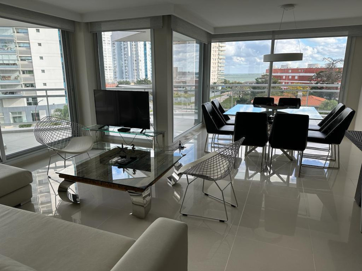 Venta Departamento Sunrise 3 dorm más dependencia de servicio