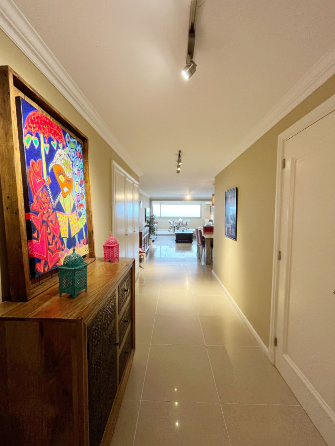 Venta apartamento 3 dormitorios en suite en península full amenities.