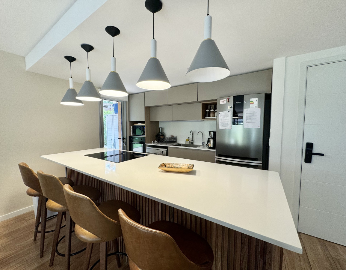 Apartamento en Venta de tres Dormitorios Playa Mansa