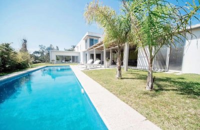 Venta casa en barrio privado 4 dormitorios