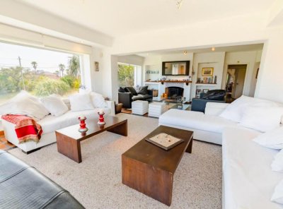 Venta de casa 6 dormitorios a una cuadra del mar