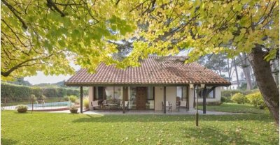 Venta de casa 4 dormitorios con piscina y parrillero con casa de huéspedes