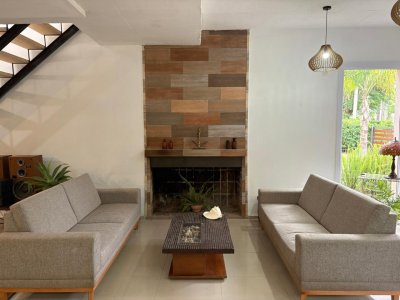 Casa de 3 dormitorios y 3 baños en alquiler anual 