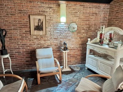 Venta de casa en excelente zona para fines de vivienda y comercial