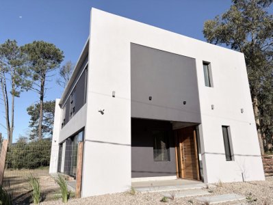 Alquiler anual 3 dormitorios sin muebles 