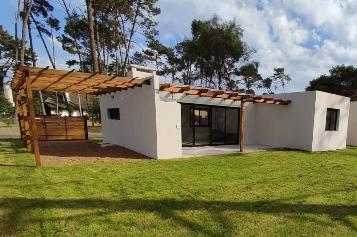 Casa en  venta de 2 dormitorios a estrenar en Parque Burnett - Pinares - Punta del Este