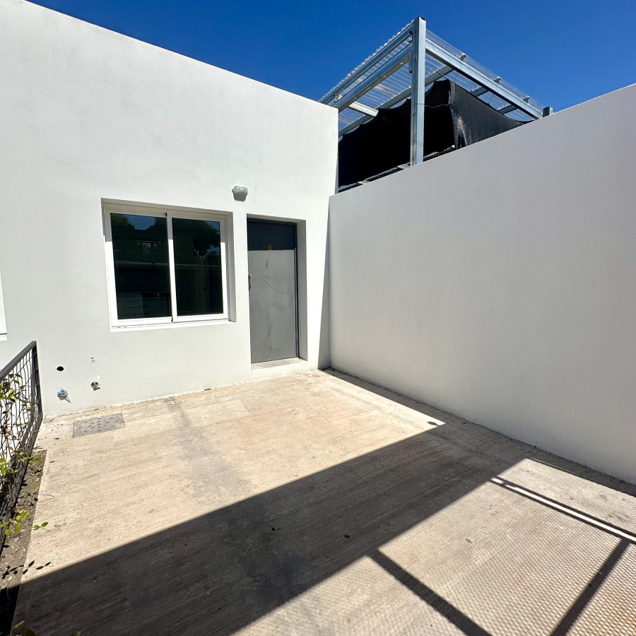 Apartamento 1 Dormitorio Con Patio Y Cochera a estrenar 